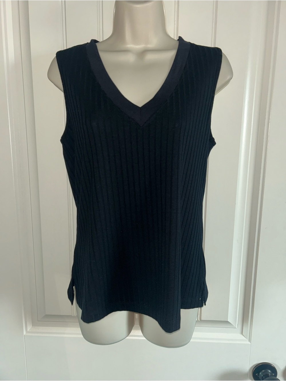 NEW nine britton Black Ribbed V-Neck Sleeveless Tank Sz S